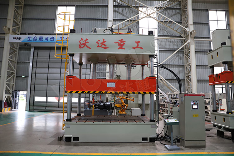 315噸汽車(chē)內飾件液壓機